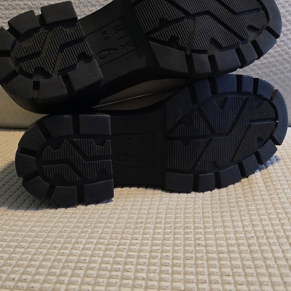 Stylish Tan Heeled Boots - Picture 7 of 12